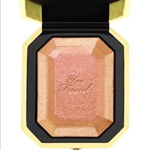 Too Faced Diamond Light Highlighter